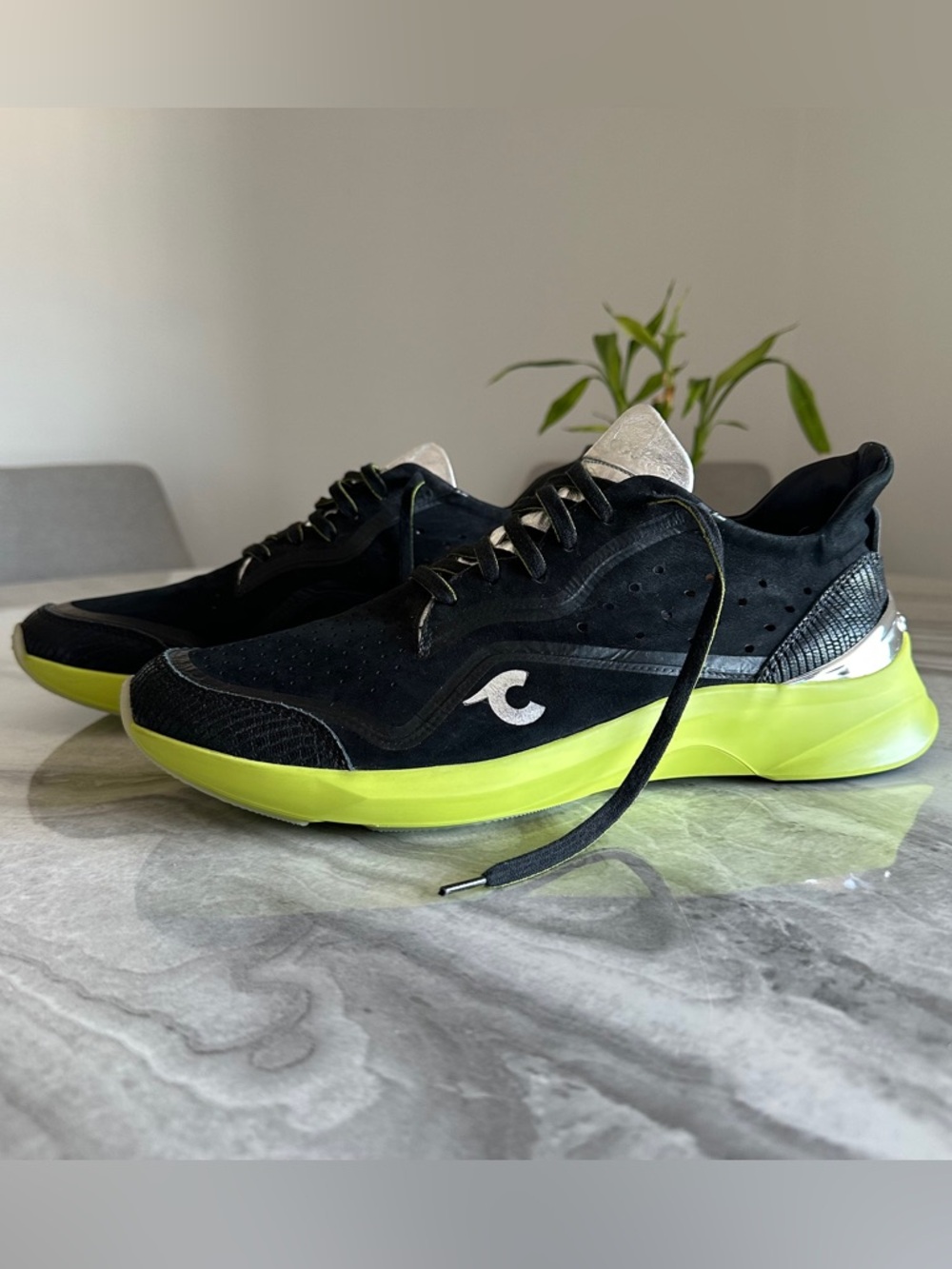 COURSER Uno Black Luxe Sneakers